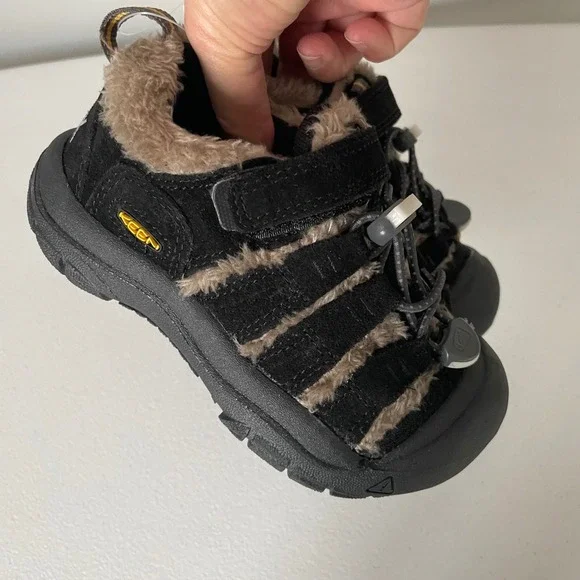 Keen Newport Fur BigFoot Gold Youth Kids Waterproof Shoes Size 11 - Picture 7 of 9